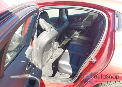 2019 Volvo S60 T6 R-Design z USA, uszkodzony, nr VIN 7JRA22TM1KG003476